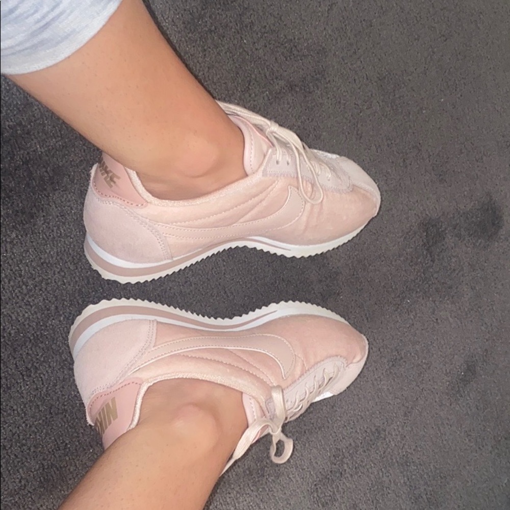Nike Sneakers - Picture 9 of 16